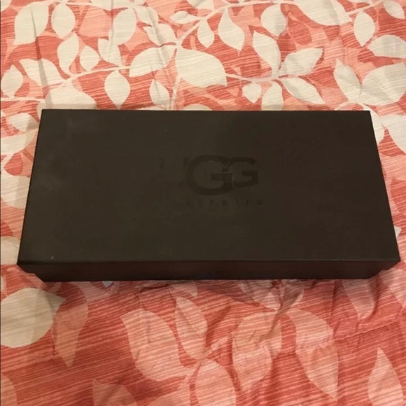 🛍HP🛍 Ugg Australia Nyla Flip Mitten Faux Fur Cuff - Picture 9 of 11